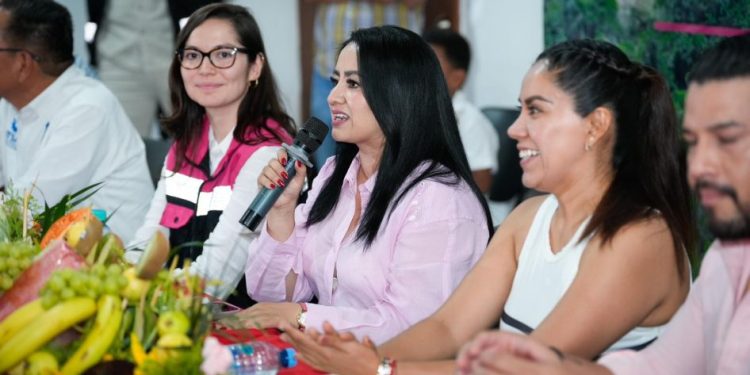 Presenta Gladyz Butanda proyecto para el Parque Ecoturístico Laguna de Chandio