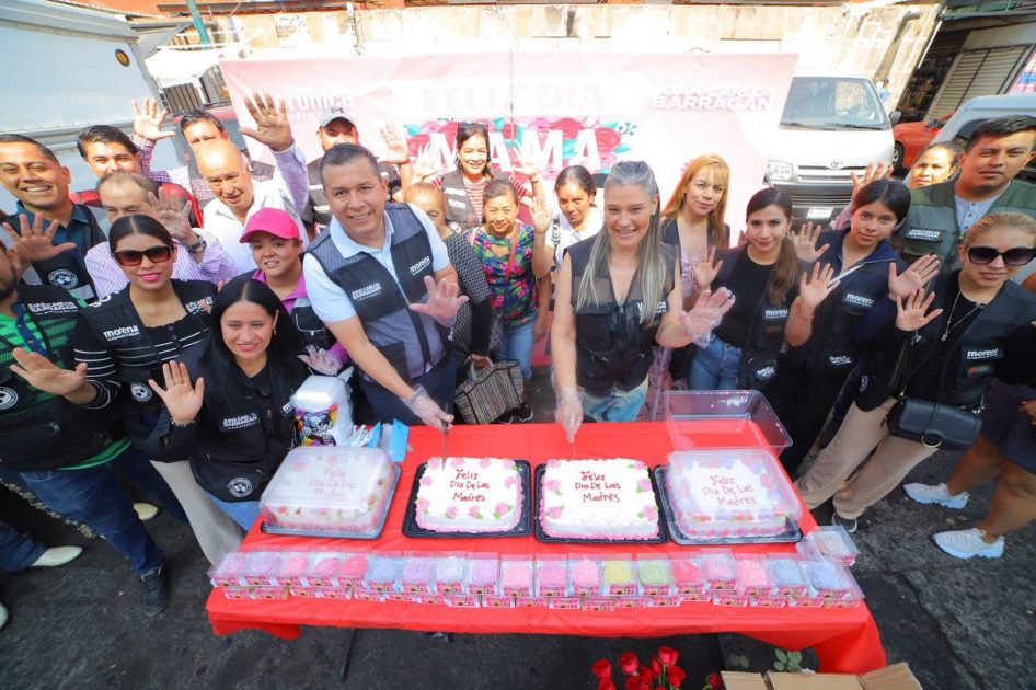 Barragán y Vero Zamudio festejan a las mamás en el  mercado Independencia