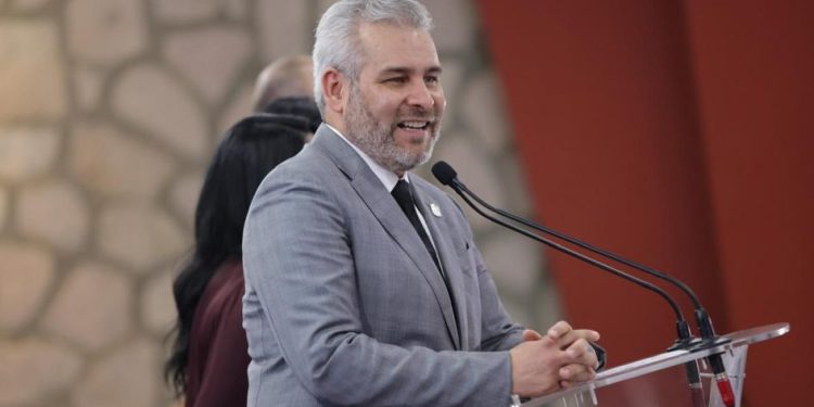 El 99.9 % de los docentes michoacanos recibe pago con tarjeta: Bedolla
