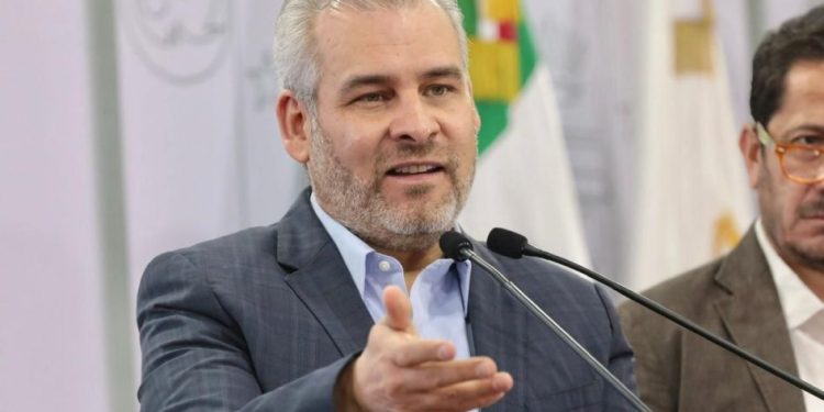 Rechaza Bedolla impuesto del 3.5 % a remesas enviadas desde EUA