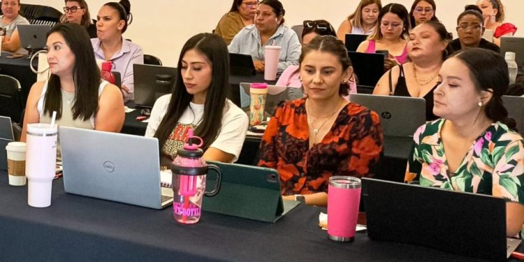 Red Escolar fortalece competencias digitales de docentes en Michoacán