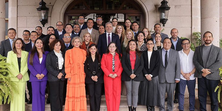 Bedolla y magistrados electos sostienen reunión institucional