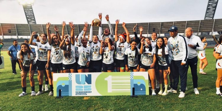 Equipos de fútbol soccer de la UMSNH logran el Oro, son campeones nacionales