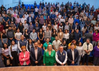 UMSNH recibe a cerca de 200 jóvenes del Programa Delfín; Yarabí Ávila les da la bienvenida