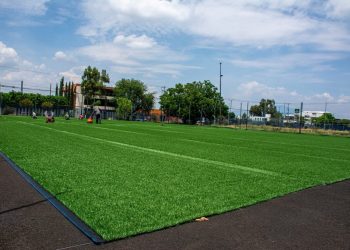 Administración de Yarabí Ávila construye cancha de fútbol 7, lleva 75 por ciento de avance