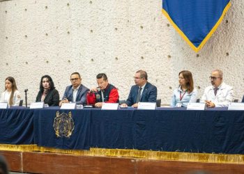 Lleven el humanismo a las clínicas y hospitales, señala secretario Académico ante estudiantes de Pregrado    