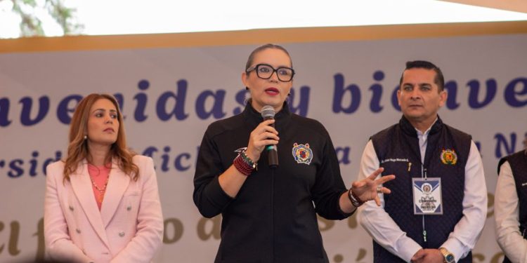 Trabajemos en equipo, invita Yarabí Ávila a madres y padres de familia