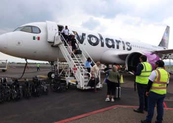 Llega a Morelia el primer vuelo directo de Ontario gestionado por el Gobierno de Michoacán