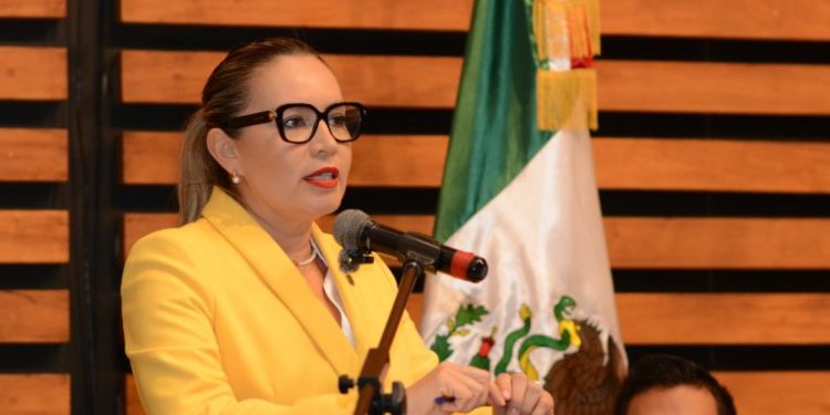 Promuevan el respeto, la equidad y la inclusión, exhorta Yarabí Ávila a estudiantes que realizarán su servicio social