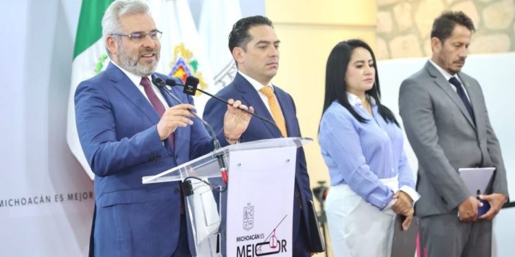 Gobierno de Michoacán rehabilita 8 tramos carreteros en Tierra Caliente