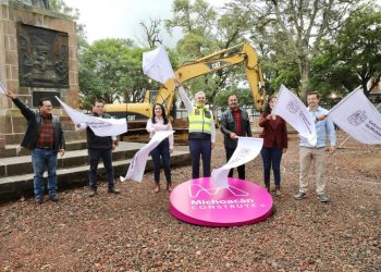 Continúa transformación de Pátzcuaro; inicia Bedolla restauración de plaza Gertrudis Bocanegra