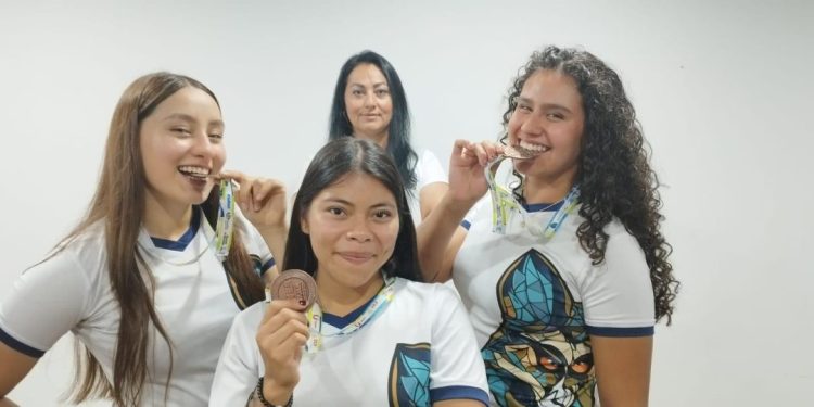 Tras 11 años, voleibol de playa nicolaita rompió con sequía de medalla en Universiada Nacional