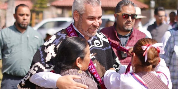 Con Faeispum, 84 obras convenidas con autogobiernos: Bedolla