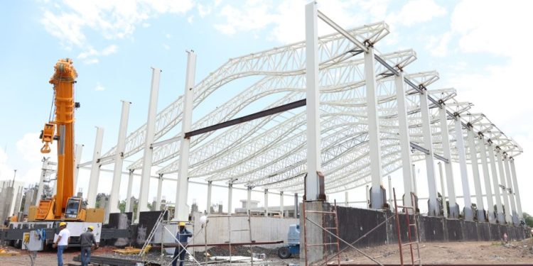 Administración de Yarabí Ávila construye obras de alto impacto; alberca Olímpica al 70 por ciento