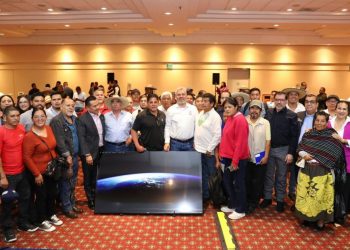 Bedolla atiende peticiones de seguridad, autogobierno y obras del Consejo Supremo Indígena