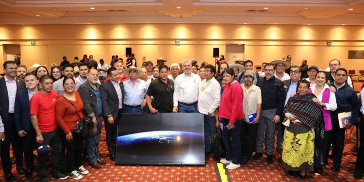 Bedolla atiende peticiones de seguridad, autogobierno y obras del Consejo Supremo Indígena