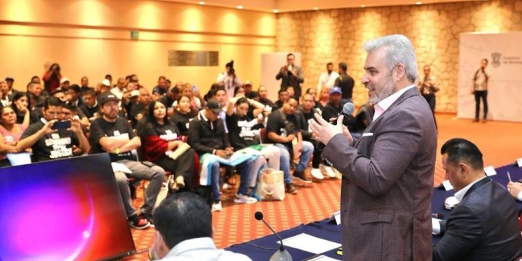 Garantiza Bedolla seguro de vida para rondas comunitarias certificadas de autogobiernos