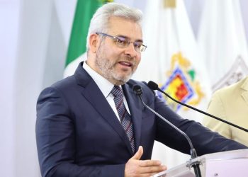 Playas michoacanas, limpias y aptas para vacacionar: Bedolla