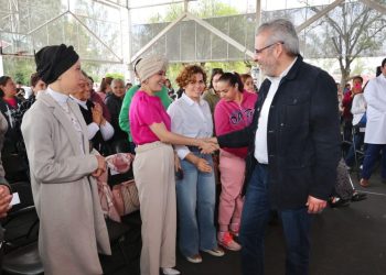 Programa pionero de atención al cáncer ha beneficiado a más de 700 niñas y niños y 2 mil 600 mujeres: Bedolla