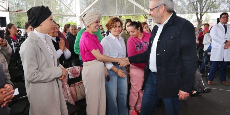 Programa pionero de atención al cáncer ha beneficiado a más de 700 niñas y niños y 2 mil 600 mujeres: Bedolla