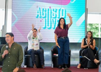 Gladyz Butanda presenta Plan de Movilidad a jóvenes de Apatzingán