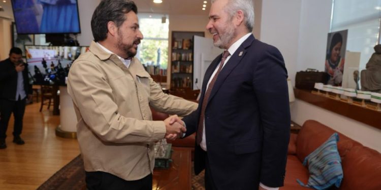 Villas del Pedregal dice sí a nuevo hospital del IMSS; recaudadas más de 40 mil firmas: Bedolla