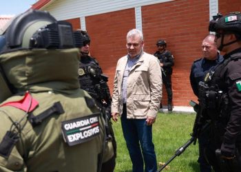 Bedolla verifica equipo especializado antibombas de la Guardia Civil