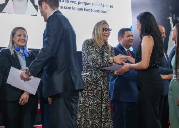 Nicolaitas reciben Reconocimiento Coparmex a la Excelencia Educativa 2025; Yarabí Ávila resalta dedicación de estudiantes