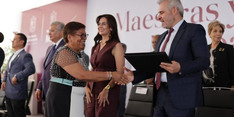 Más de un millón de sueños en marcha; Michoacán va por cuarto ciclo escolar completo: Bedolla