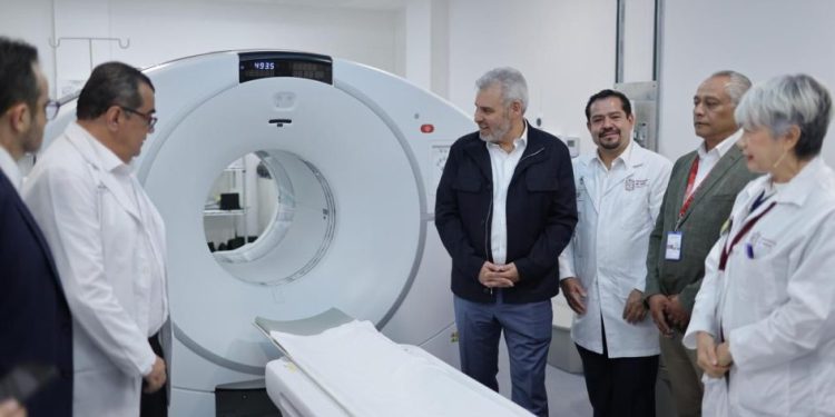 Bedolla pone en marcha equipo de vanguardia para detectar y tratar el cáncer en Michoacán