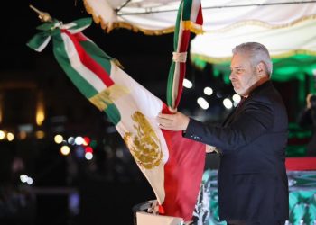 En un ambiente de orgullo y unidad, Bedolla da tradicional Grito de Independencia en Michoacán