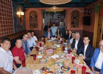 Bedolla promueve inversión a empresarios hispanos de Illinois