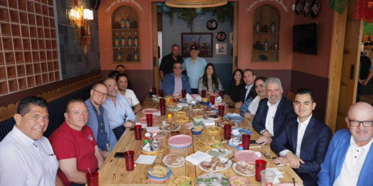 Bedolla promueve inversión a empresarios hispanos de Illinois