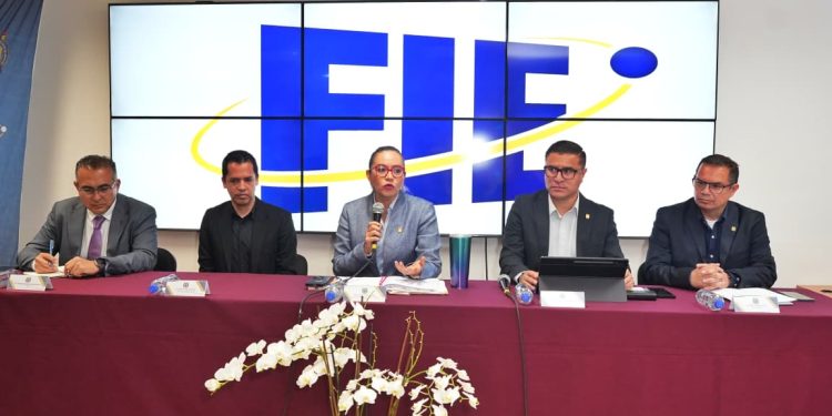 Tras 20 años de espera, se avanza en los Concursos de Oposición Interno definitivos de la UMSNH; Yarabí Ávila se reúne con docentes 