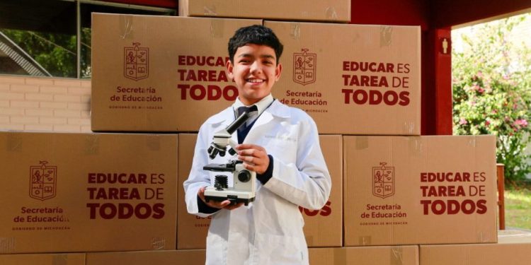 Bedolla consolida a Michoacán como líder nacional en excelencia educativa