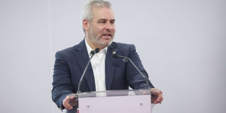 Avanzan en tiempo y forma las obras que realiza el Gobierno estatal en Uruapan: Bedolla