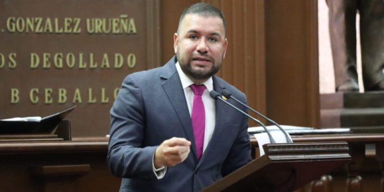 Reyes Galindo presenta iniciativa para frenar el Burnout, «síndrome de estrés laboral», en trabajadores del Estado y municipios