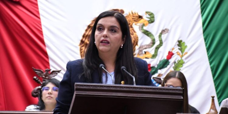 Propone Tere Herrera apoyar a cuidadores primarios en Michoacán