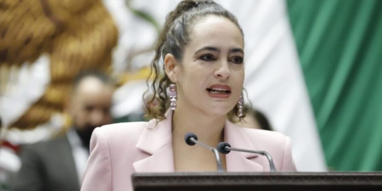 Presenta Sandra Arreola Ruiz “Ley Nicole” para prohibir cirugías estéticas en menores de edad