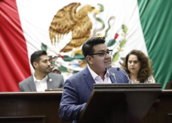 Toño Carreño presenta iniciativa a favor del campo michoacano