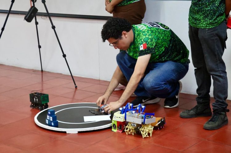 Lázaro Cárdenas se Alista Para el Concurso de Robotica “Guerra Pacífica”