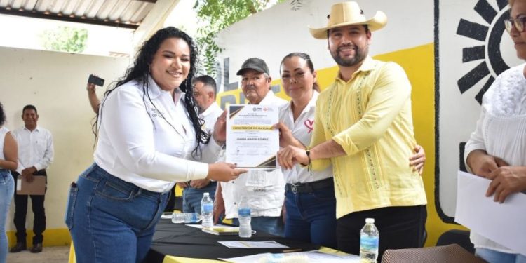En 2027, el PRD Michoacán gobernará Tierra Caliente, vaticinó Octavio Ocampo al tomar protesta al nuevo Comité Municipal