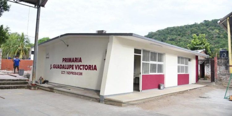 Inversión histórica transforma las escuelas de Michoacán para el bienestar: SEE