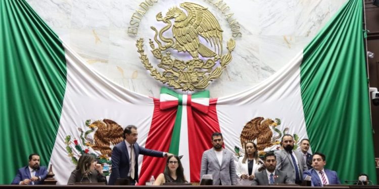 Congreso del Estado permite que padres decidan el orden de apellidos de sus hijos