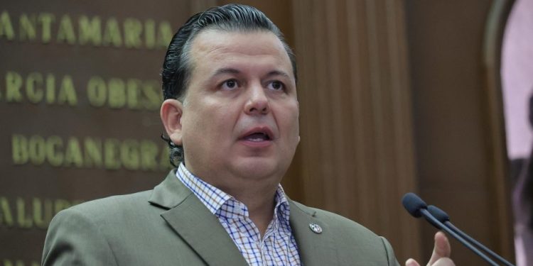 Diputados del PRI presentan iniciativa de Ley “anticoyotaje”