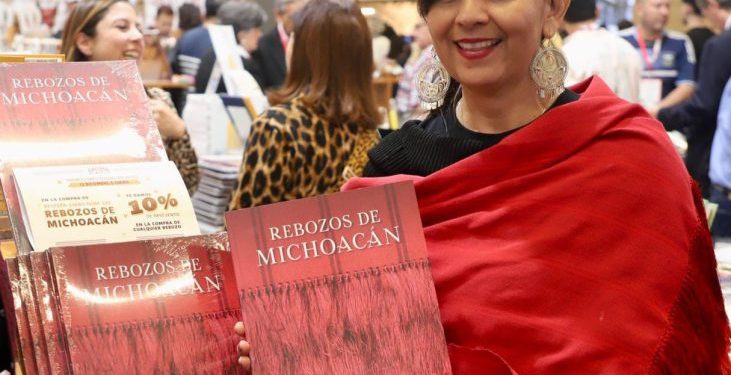 Michoacán celebra la enseñanza y tradición rebocera en la FIL de Guadalajara: Gabriela Molina