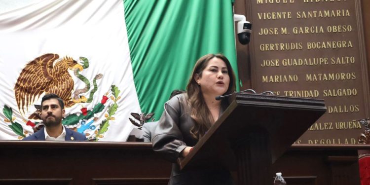 Jackie Avilés presenta iniciativa para fortalecer la protección y seguridad de las mujeres