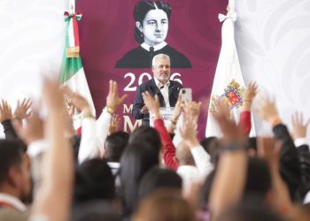 ¡Adiós al “no tengo datos”! Más de 200 mil estudiantes de prepa y universidad tendrán internet gratis: Bedolla   