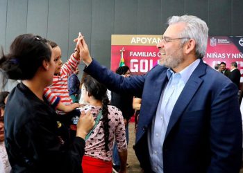 Programa «Familias Cuidadoras» ha apoyado a 780 niñas y niños con cáncer: Bedolla