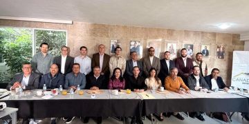 Expone Gladyz Butanda plan de movilidad ante Canadevi Michoacán